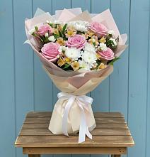 Букет цветов из:  Гвоздики, Орхидеи и Розы #REPLACE_PRED# городе Учалы