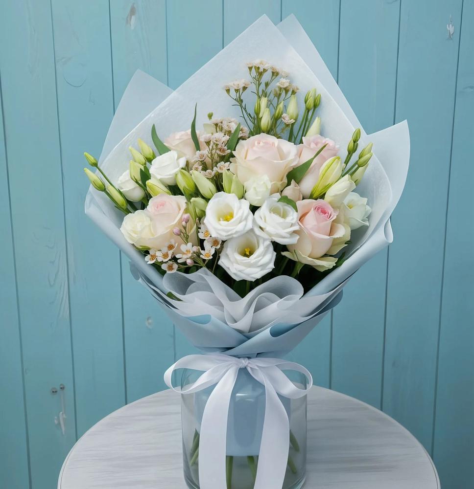 Букет цветов из: Розы и Лизиантусы в городе Учалы