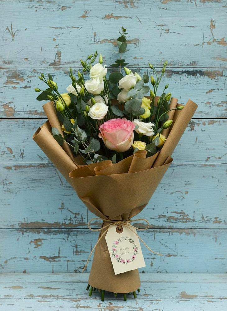 Букет цветов из: Розы и Лизиантусы в городе Учалы