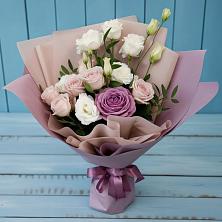 Букет цветов из:  Розы и Лизиантусы в городе Учалы