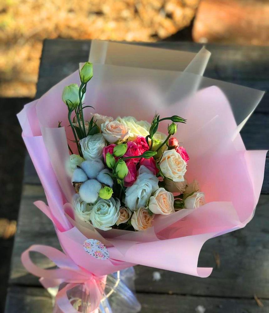 Букет цветов из: Розы и Лизиантусы в городе Учалы