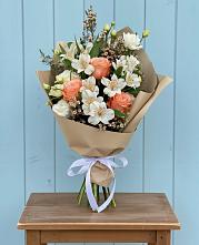 Букет цветов из:  Альстромерии, Лизиантусы, Розы и Хризантемы в городе Учалы