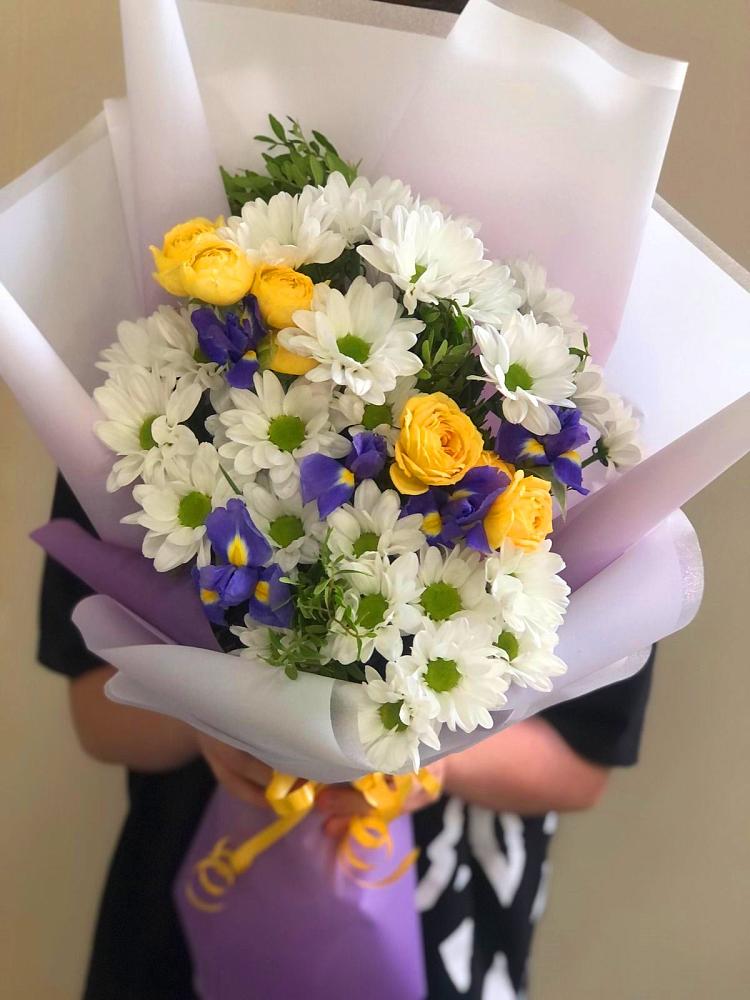 Букет цветов из: Ирисы, Хризантемы и Розы в городе Учалы