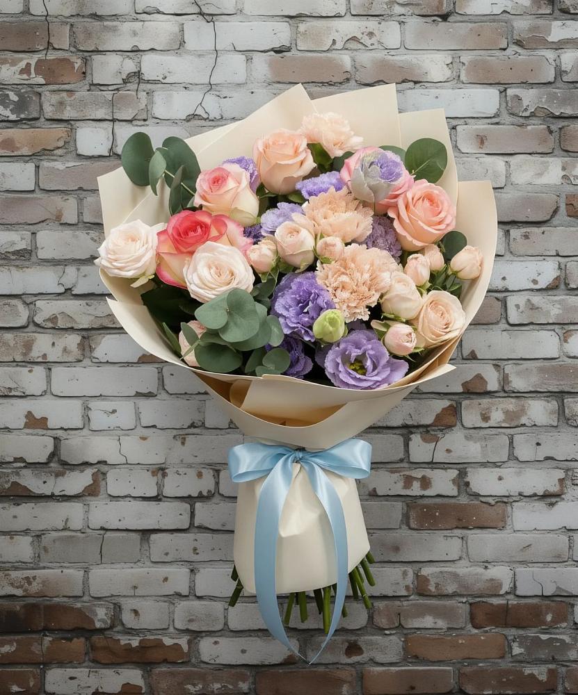 Букет цветов из: Розы, Лизиантусы и Гвоздики в городе Учалы