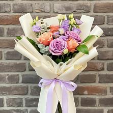 Букет цветов из:  Лизиантусы и Розы в городе Учалы