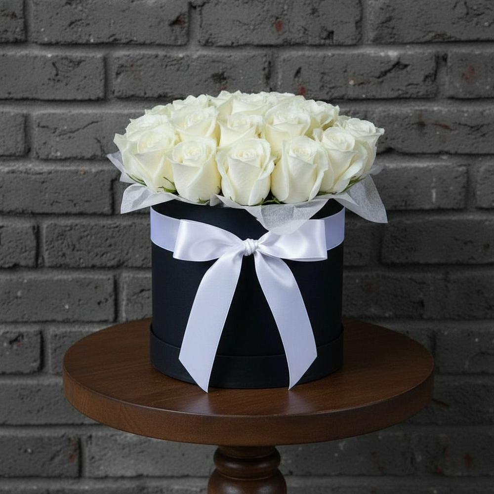 Цветочная композиция из Розы в шляпной коробке в городе Учалы