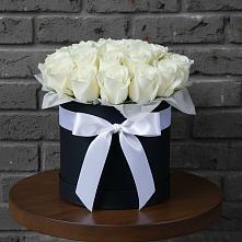 Цветочная композиция из Розы в шляпной коробке в городе Учалы