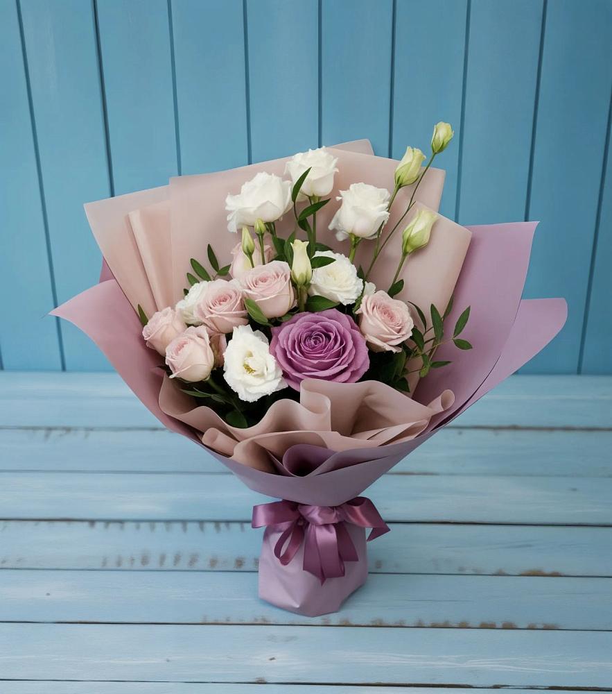 Букет цветов из: Розы и Лизиантусы в городе Учалы